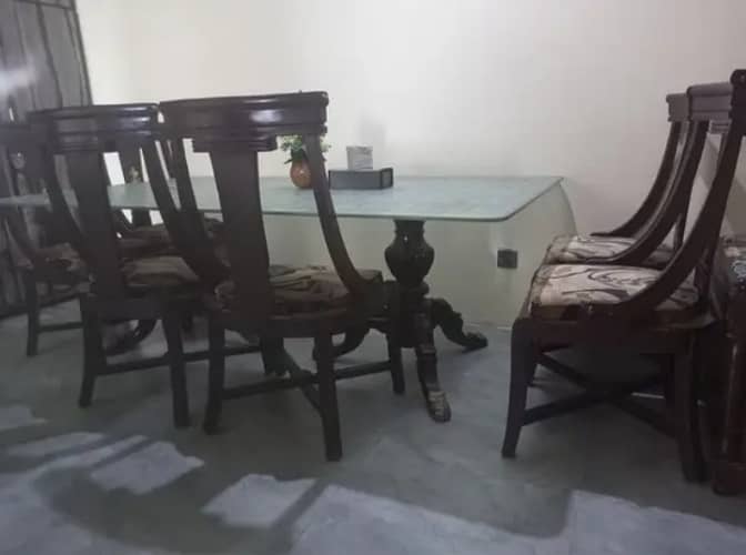 Dining table and 6 chairs 3