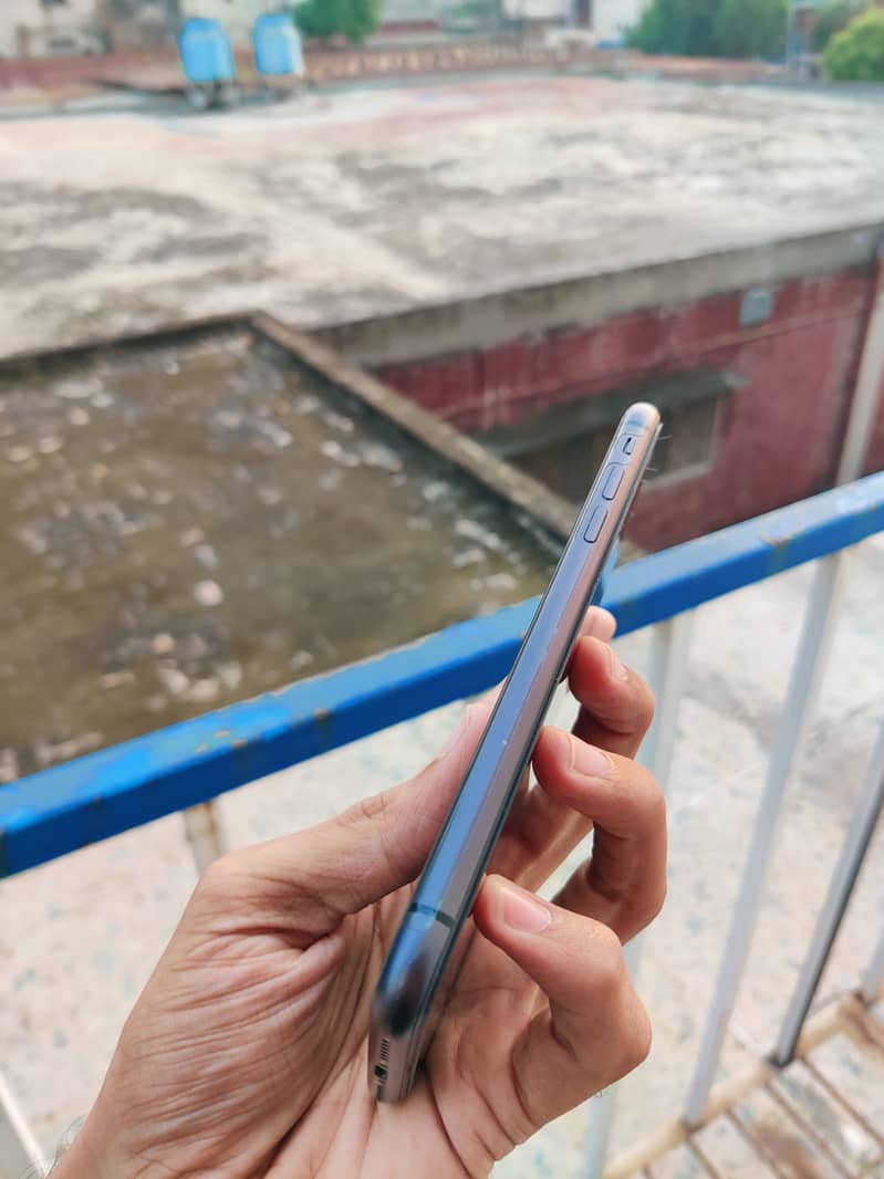 iPhone 11 Water Pack 2