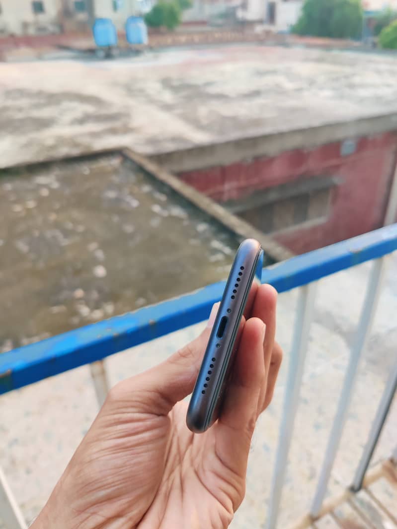 iPhone 11 Water Pack 3