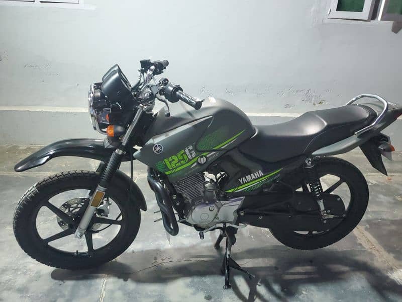 Yamaha YBR 125G limited Grey 2