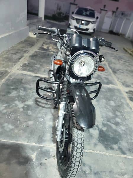 Yamaha YBR 125G limited Grey 4