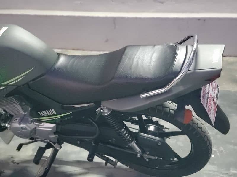 Yamaha YBR 125G limited Grey 7