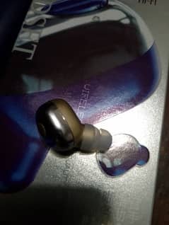 Single earbud 0