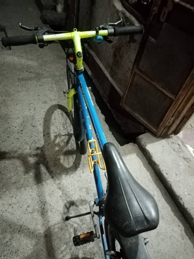 Marin used 7 gears bicycle with deattachable tyres 3