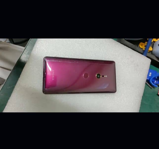 sony Xperia xz3 condition 10/10 signal issue my WhatsApp 03017545215 1