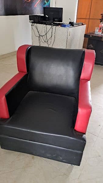 8 pieces of  sofa chairs for sale just used 2 months only whats app me 3