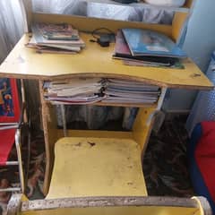 kids writing table and chair