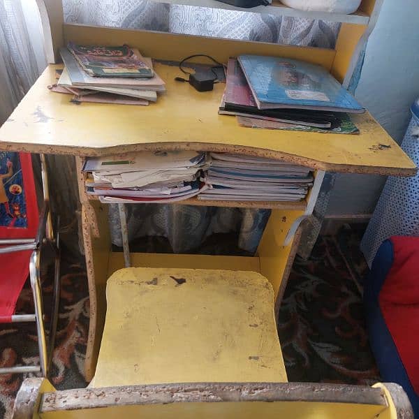 kids writing table and chair 0