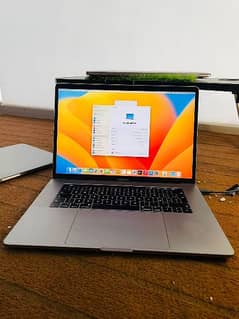 MACBOOK PRO 2017 15 INCH 16 GB RAM 256 GB SSD