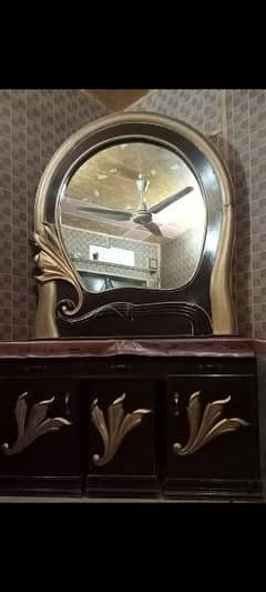 dressing table good condition