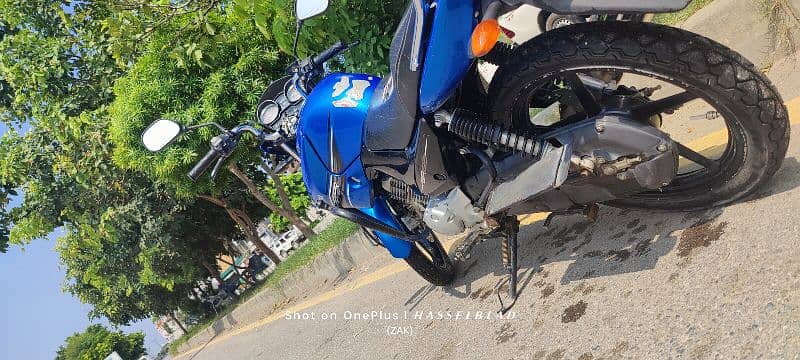 YAMAHA YBR 125 BLUE COLOR 1