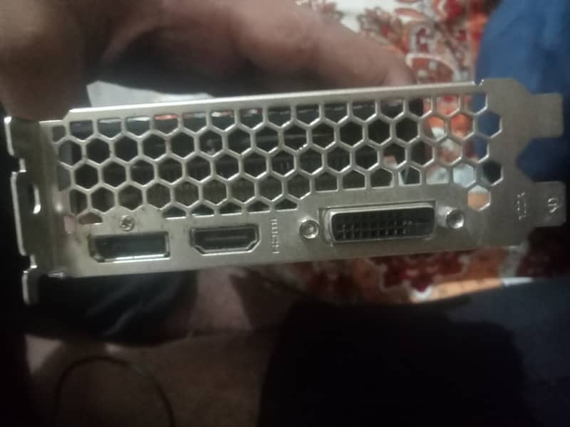 GTX 1660ti in 10/10 condition 4