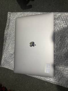 MacBook Pro 2018 | 15 inches | Intel Core i9 2.9 GHz Processor | 32GB