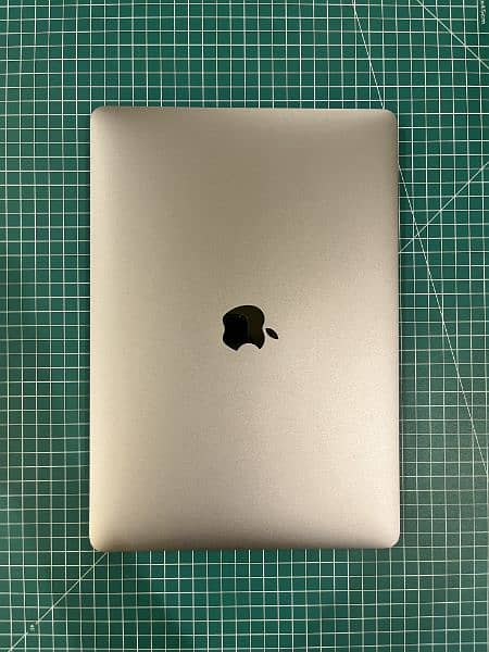 Macbook Air M1 Chip - 8GB / 256GB 1