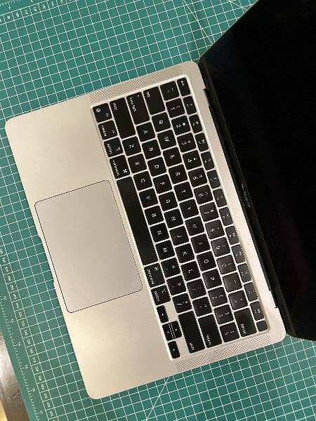 Macbook Air M1 Chip - 8GB / 256GB 4