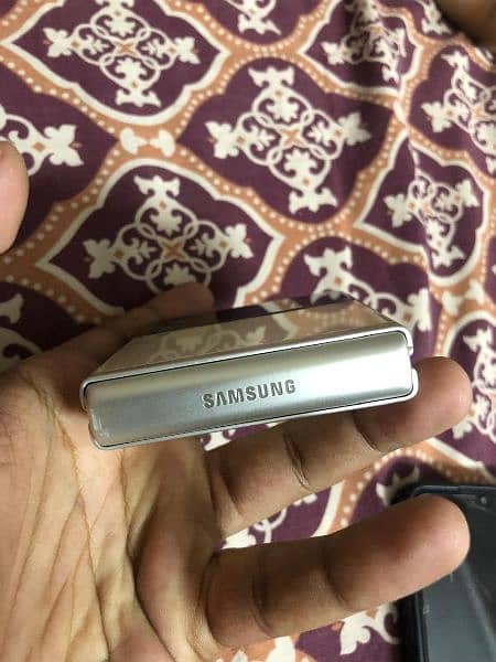 samsung glaxy Z flip3 6