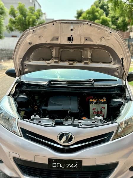 Toyota Vitz 2015(push start) 6