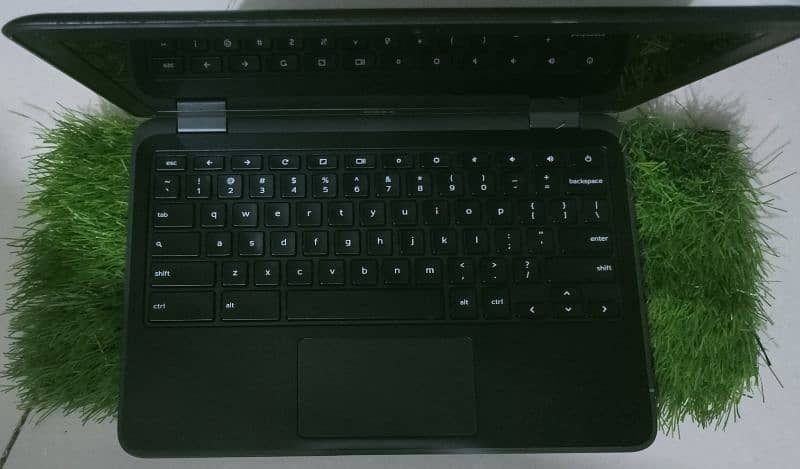 Dell 3180 Chrome Book Touch Screen 1