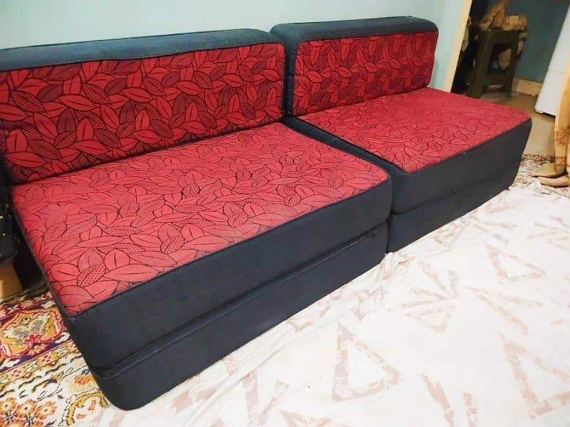 5 seater sofa combed 3 different beds Black & Red with 2 side coushens 4