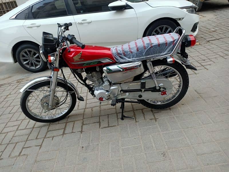 Honda 125 2023 self start karachi num 0