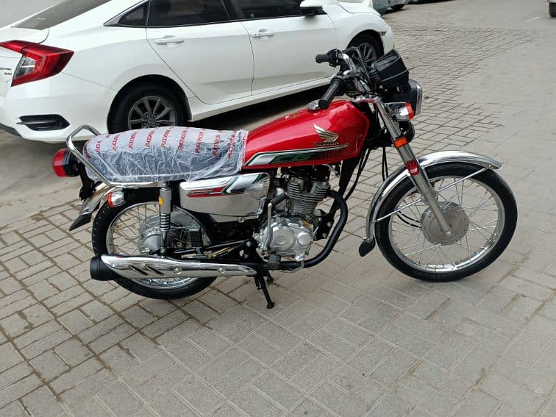 Honda 125 2023 self start karachi num 1