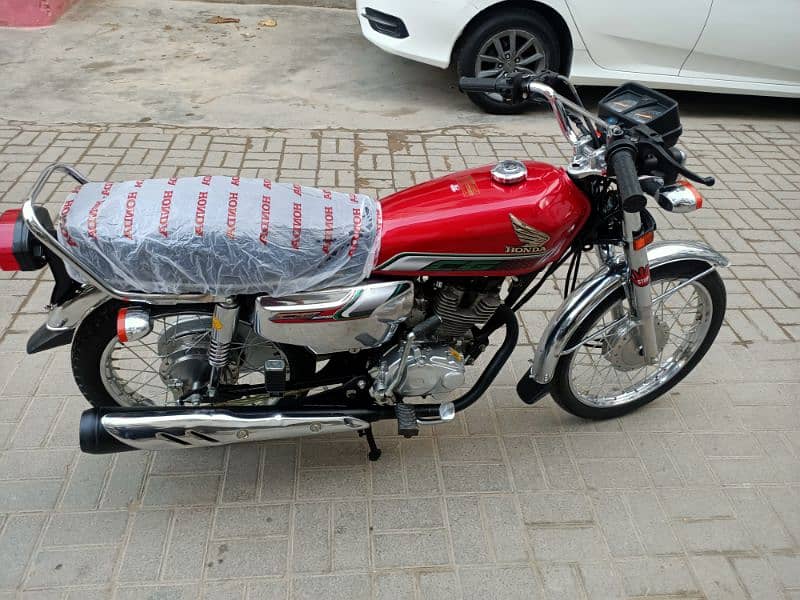 Honda 125 2023 self start karachi num 4