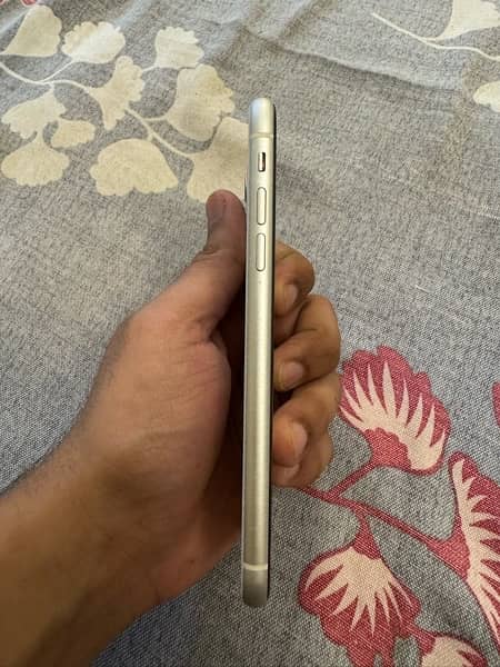 iPhone 11 64GB PTA Approved (both sim) white colour 1