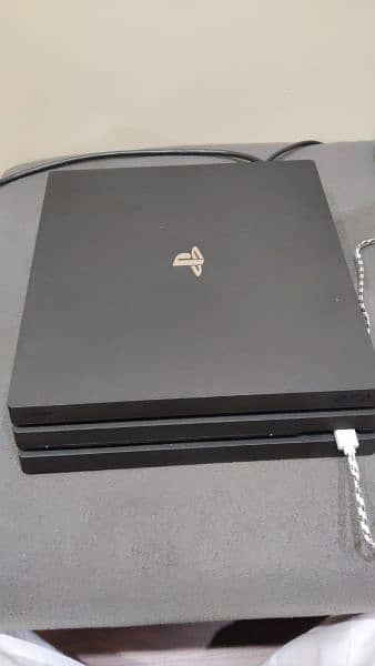 PS4 pro 1tb 0