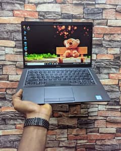 Dell Latitude 5400 
Core i5 8th gen 
Ram 8GB 256Gb ssd fresh import