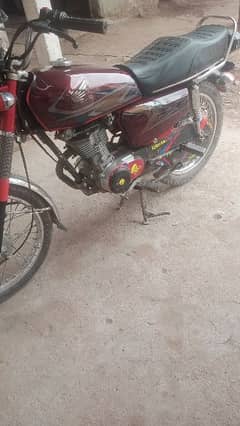 125 model 2020 good condition engine sealed peshawar number