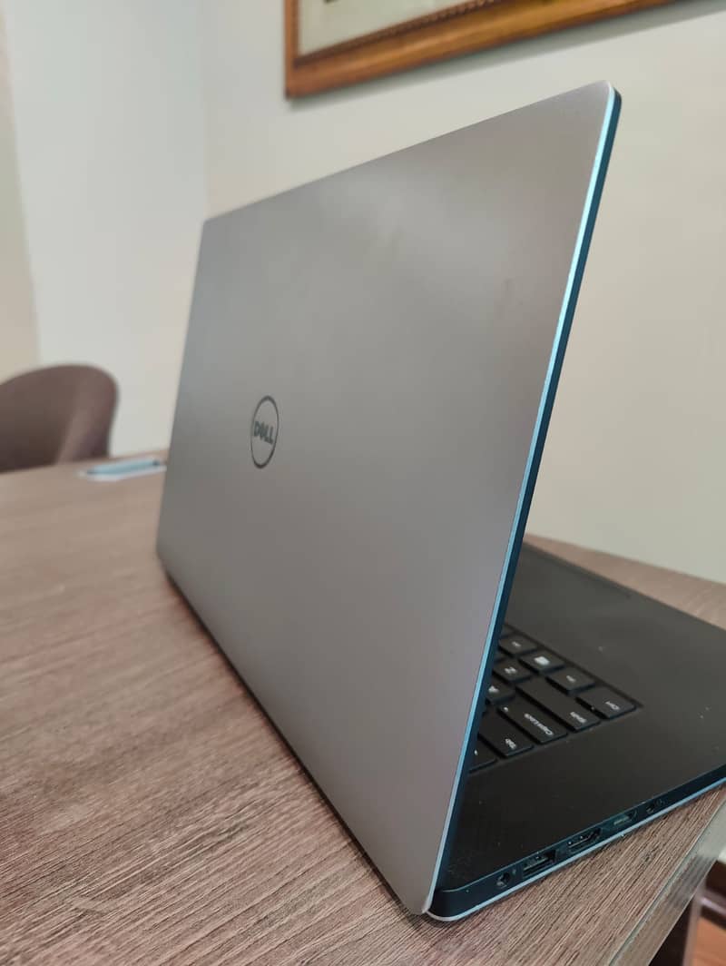 DELL Precision 5520 i7 (7th Gen) 3