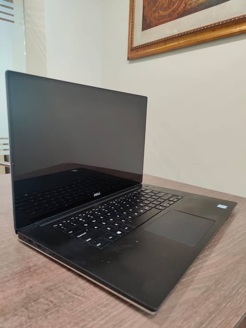 DELL Precision 5520 i7 (7th Gen) 4