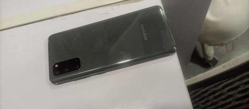 Samsung s20 with 3 different cover 0