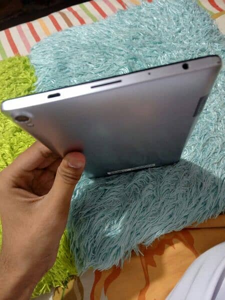 Lenovo Tablet with cover urgent sale 4