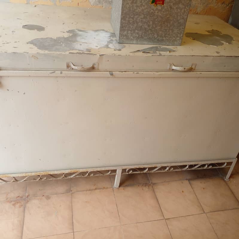 Paati Trunck storage box in good condition 1