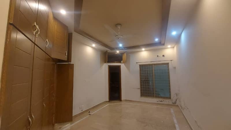 1 Kanal Lower Portion Available For Rent With Separate Gate In Canal View Society Lahore 9