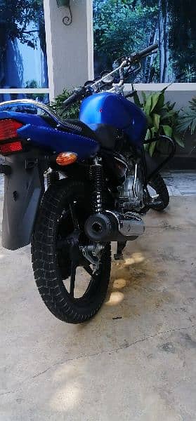 yamaha 150 motorcycle 3