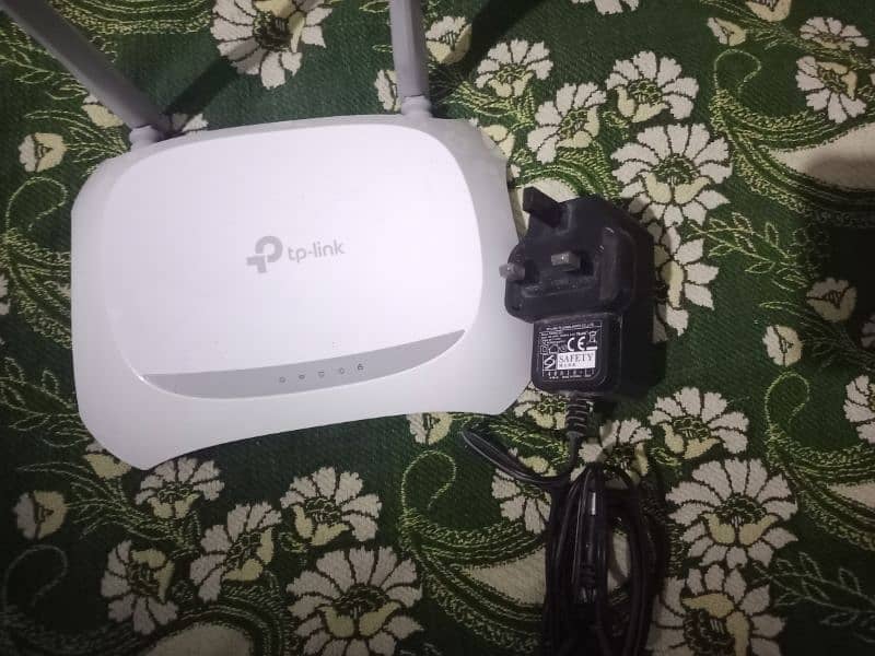 TP-LINK ROUTER 1