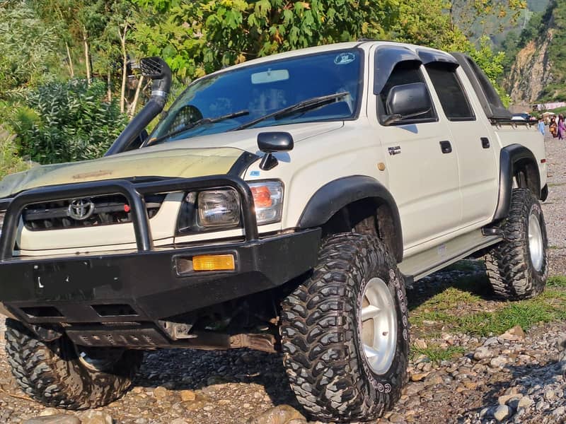 Toyota Hilux 2004 1