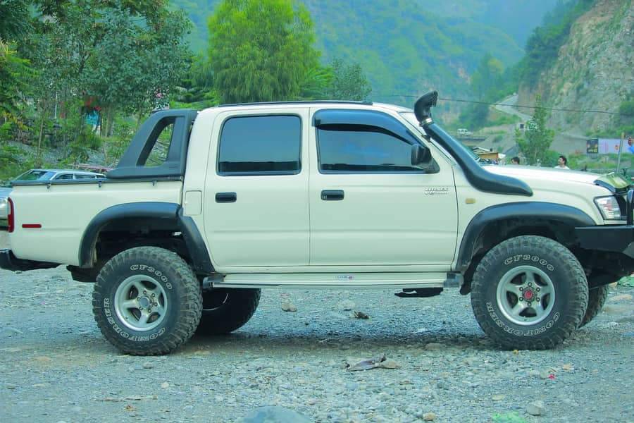 Toyota Hilux 2004 3