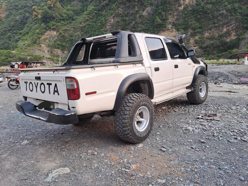 Toyota Hilux 2004 8