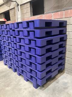 plastic pallets & wooden pallets