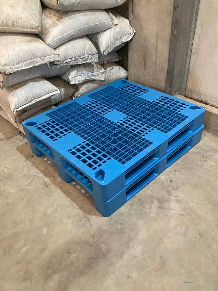 plastic pallets & wooden pallets 6