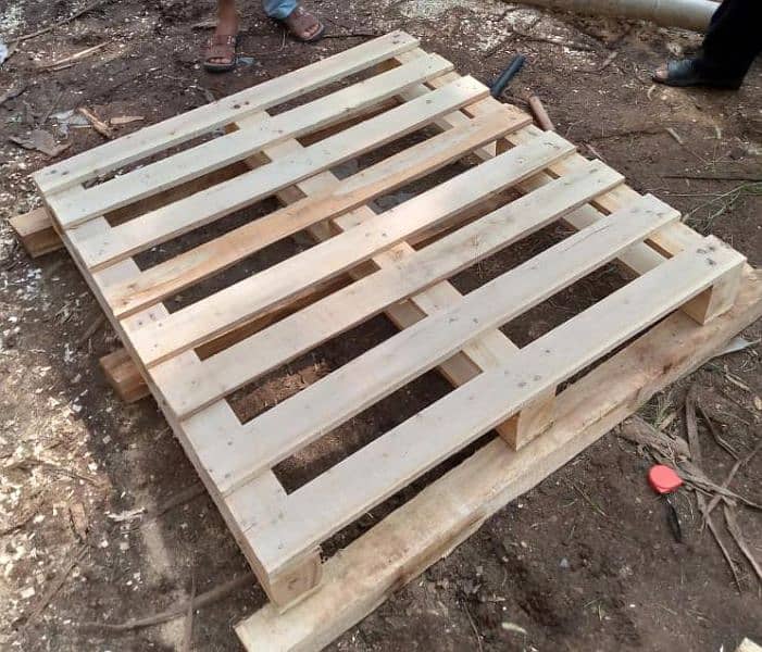 plastic pallets & wooden pallets 12