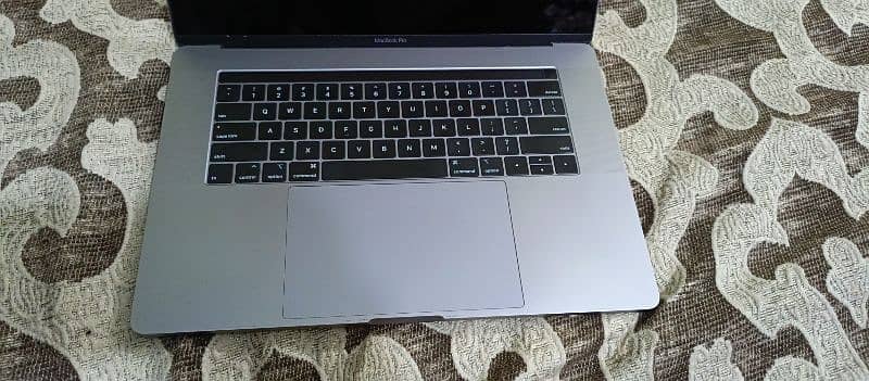 Macbook Pro 2018 Core i7 15" 1