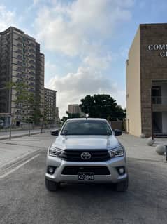 Toyota Hilux 2022 Revo V Automatic 2.8