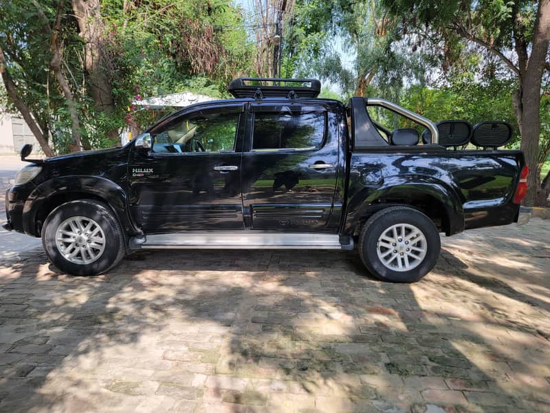 *Toyota Hilux Vigo Champ GX 2015 4