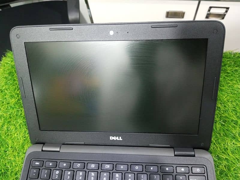 Dell 3180 Chromebook 4GB RAM , 16GB Storage with Playstore ! 2