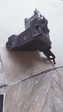 Toyota Vitz 2013 engine mount