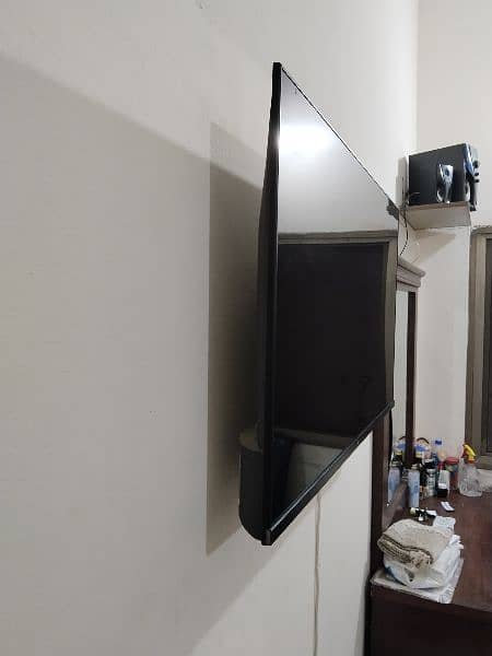 TCL 43 inches Led urgently for sale 3